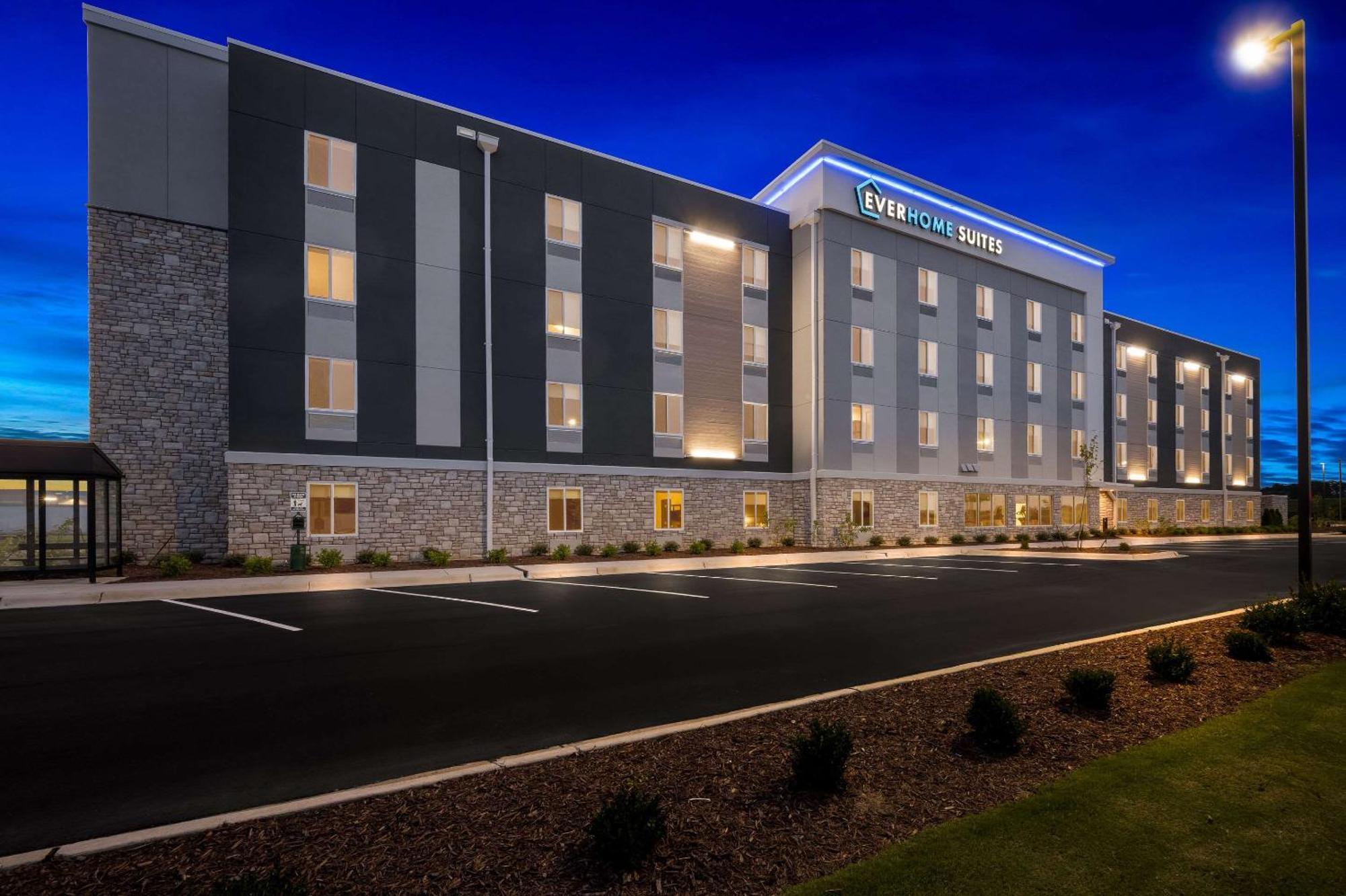 Hotel Everhome Near Bragg